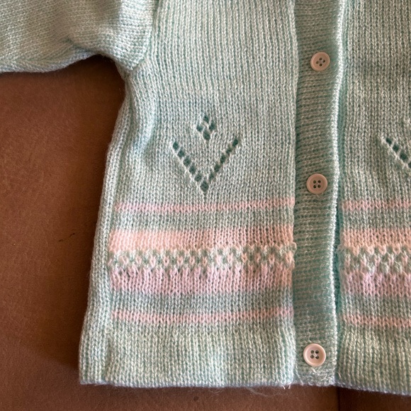 Newborn Babies sweater with Hat included - Picture 6 of 6